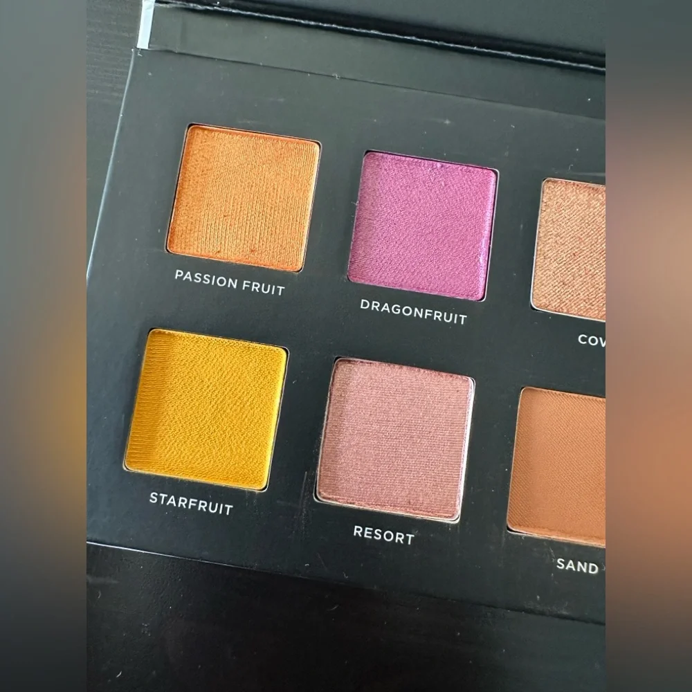 Deck‎ Of Scarlet Eyeshadow Palette